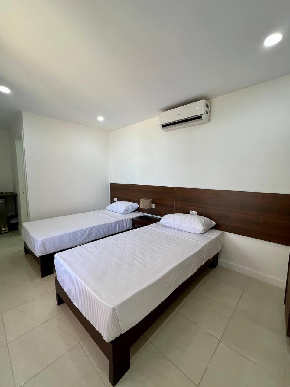 Serafy City Center Hostel And Pool For Foreigners Adults Only Hurghada Quarto foto